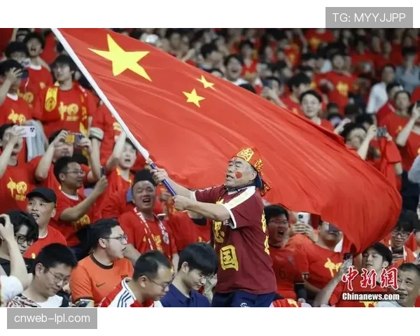 全运会决赛现场亲友摇旗助威，家乡期盼终成荣耀