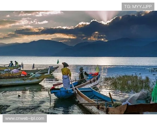 大理站洱海风光成背景 车手竞技与自然景观交融