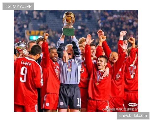 “足球无疆界”慈善赛在慕尼黑举行，众多德甲退役球星参赛。