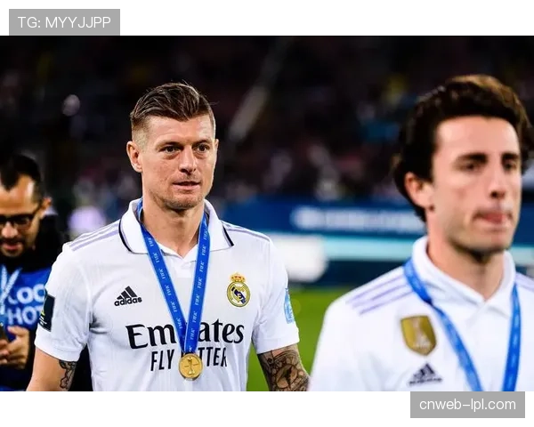 官方：皇马与克罗斯续约一年，典礼中场核心将继续引领球队节奏